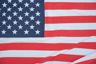 ABD bayrağı üstte, Amerika bayrağı sallıyor