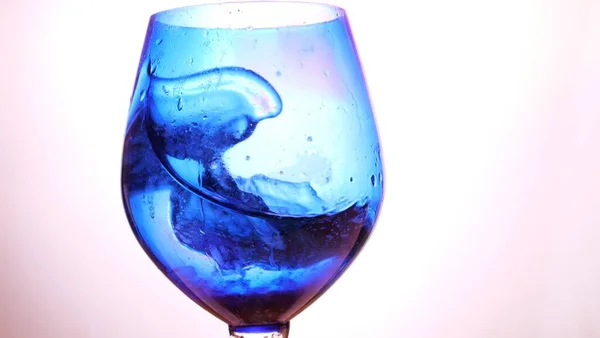 Verre Bleu Pourpre Avec Boisson — Photo