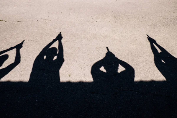 Sombras Das Pessoas Que Praticam Com Armas Fogo Durante Treinamento — Fotografia de Stock