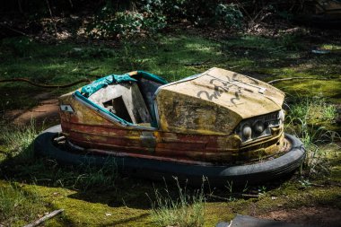 Hayalet kasaba Pripyat, Ukrayna, 08.08.2018 eğlence parkında oyuncak arabalar