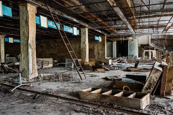 Territorio Del Centro Commerciale Abbandonato Nella Città Fantasma Pripyat Ucraina — Foto Stock