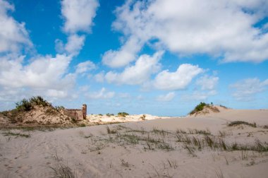 Praia do Cassino, Brezilya 'da yıkıntılar içinde bir ev.