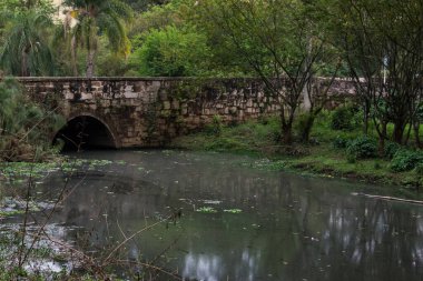 Ivoti, Rio Grande do Sul 'da nehir üzerindeki İmparator köprüsü. 