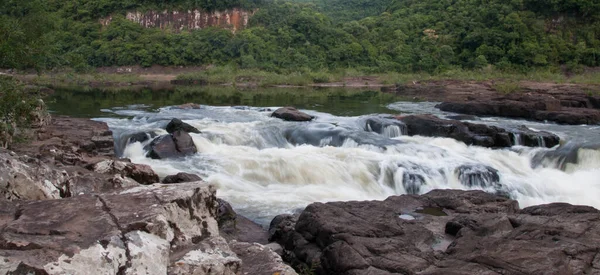 Utsikt Över Floden Löper Mellan Klipporna Nova Roma Sul Brasilien — Stockfoto