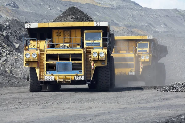 Coal transportation by truck, Russia, Kuzbass, extractive industry