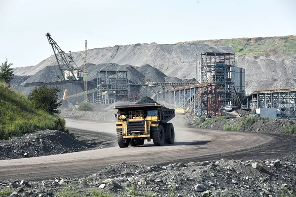 Coal transportation by truck, Russia, Kuzbass, extractive industry