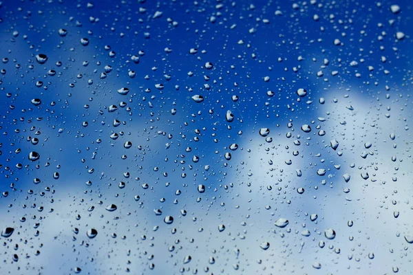 Wasser Tropft Nach Dem Regen Auf Das Glas Blauer Himmel — Stockfoto