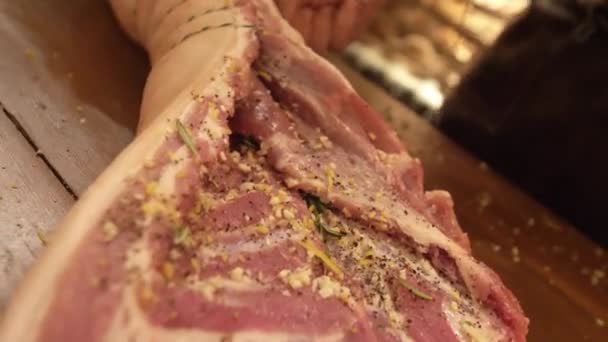 Gătit brut mare de porc Knuckle — Videoclip de stoc