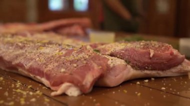 Baharatlı Raw Big Pork pişiriyorum.