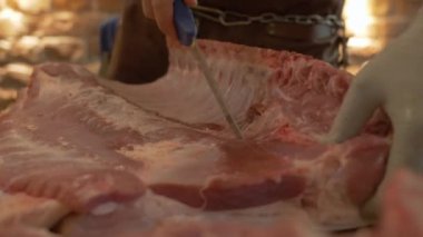 Raw Big Pork 'u kesmek