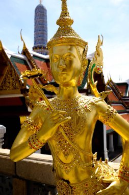 Saraydaki heykeller dünyanın dört bir yanından gelen turistleri etkiliyor.