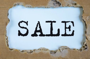 Kağıt yırtılmış, kağıt satılmış, harfler beyaz.