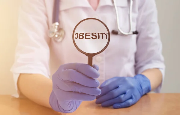 Obesitas Woord Door Vergrootglas Medisch Concept Doktershanden — Stockfoto