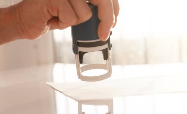 Belge damgalanacak. Erkek eliyle sözleşme imzalanacak..