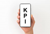 KPI, Key Performance Indicator koncept, zkratka na displeji telefonu v mužské ruce.