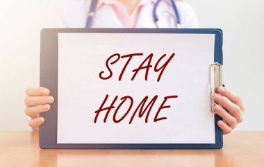 KALA HOME KONUŞMA doktor elinde kağıt üzerine yazı.