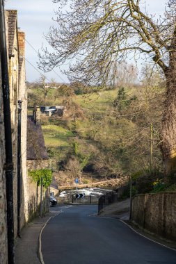 Tepeden aşağıya nehir ve tarlalara doğru bir manzara..