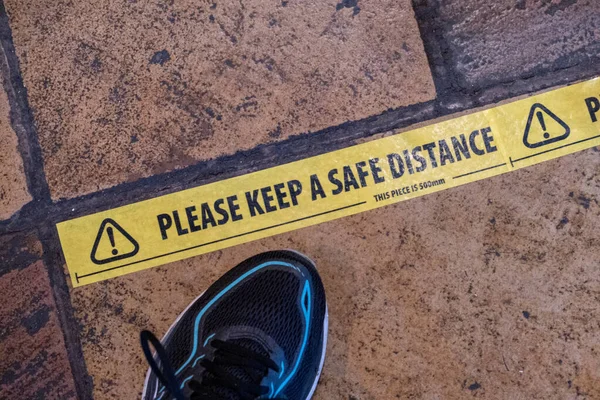 Shoe Stood Next Yellow Tape Floor Pub Ensure Customers Maintain — Stock Photo, Image