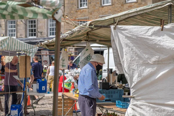 Richmond Kuzey Yorkshire Ngiltere Ağustos 2020 Yaşlı Bir Adam Bez — Stok fotoğraf