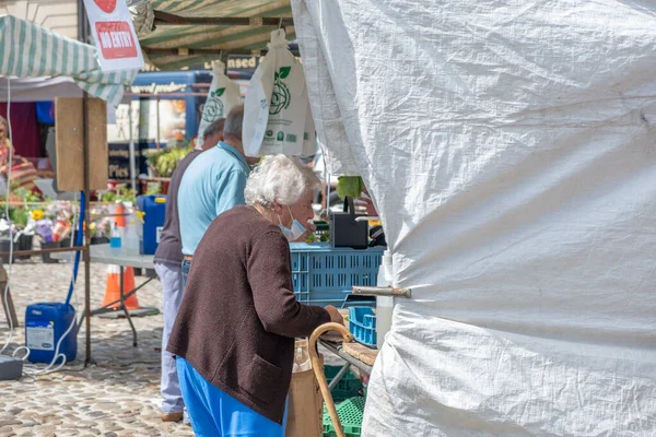 Richmond Kuzey Yorkshire Ngiltere Ağustos 2020 Yanlışlıkla Maske Takan Yaşlı — Stok fotoğraf