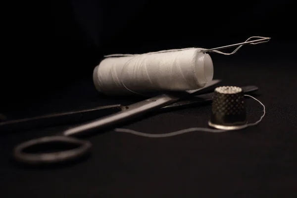 Sewing Scissors Thimble Close White Threads Black Background Needle Craft — Stock Photo, Image
