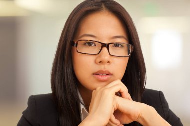 Kamera kapalı ofis seyir profesyonel Asya işkadını bina