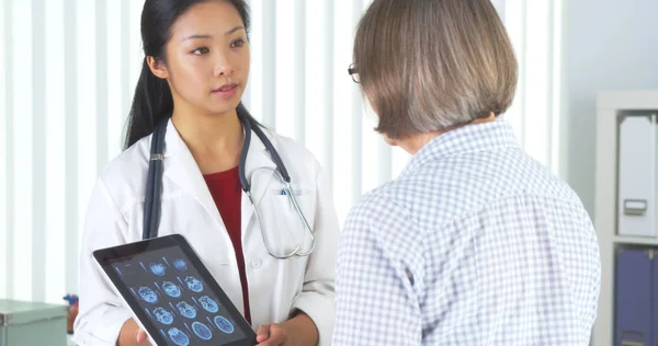 Chinese Doctor Talking Patient Xrays — Stock Photo, Image