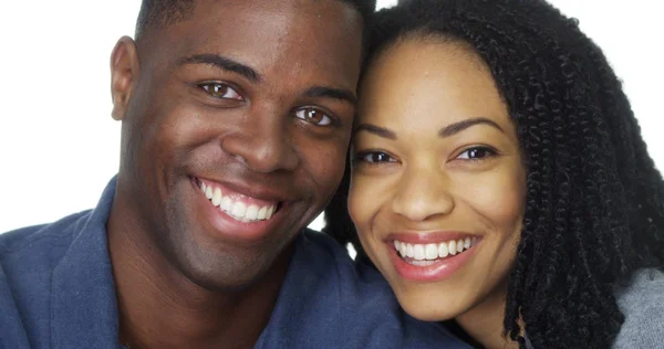 Jeune Couple Afro Américain Souriant Ensemble — Photo