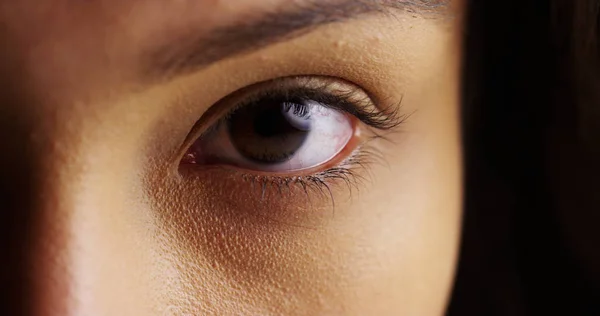 Ojos Mujer Hispana Mirando Cámara — Foto de Stock