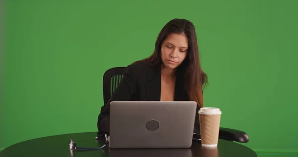 Бізнес Леді Друкує Ноутбуці Сидить Кафе Зеленому Екрані — стокове фото