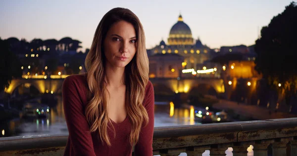 Portrait Caucasian Woman Rome Skyline Background — Stock Photo, Image