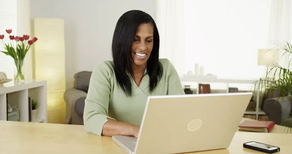 Mature African Woman Reading Browsing Laptop — Stock Photo, Image