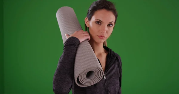 Portrait Healthy Young Woman Holding Yoga Mat Shoulder Green Screen — Stock Photo, Image