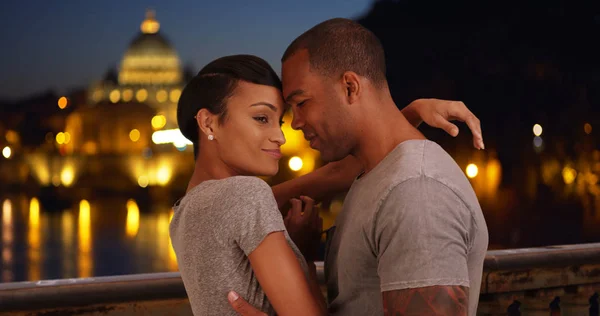 Traveling Black Couple Love Share Tender Moment Evening Out Rome — Stock Photo, Image