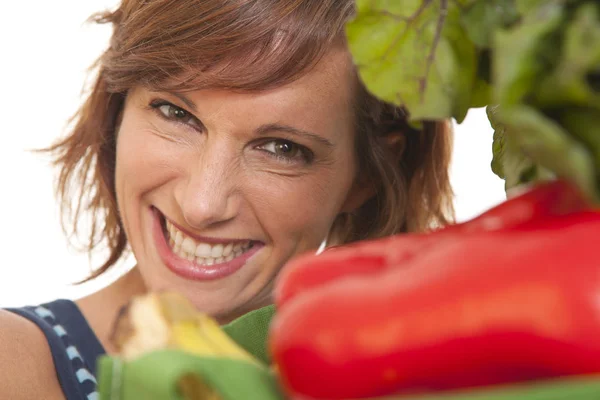 Lukk Opp Portrettet Ung Kvinne Som Smiler Med Grønnsaker – stockfoto
