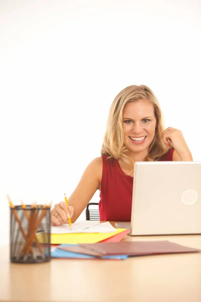 Mujer Negocios Escritorio Con Portátil Aislado Sobre Fondo Blanco — Foto de Stock