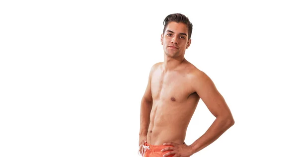 Glücklicher Hispanischer Millennial Mann Posiert Badehose Auf Weißem Hintergrund — Stockfoto