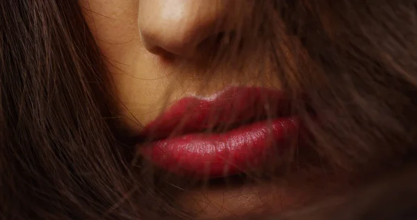 赤い唇とセクシーなメキシコの女 — ストック写真