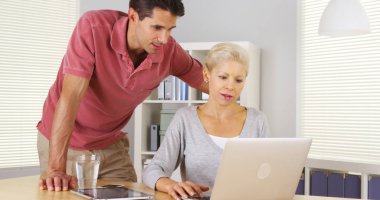 Konuşmak kurumsal mutlu ofis çalışma