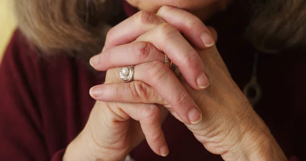 Primeros Planos Las Manos Las Mujeres Mayores — Foto de Stock