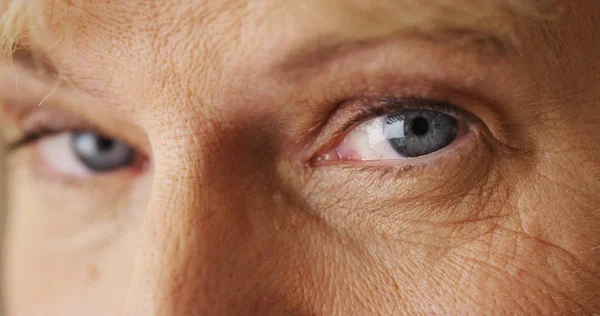 Bela Maduro Mulher Azul Olhos Closeup — Fotografia de Stock