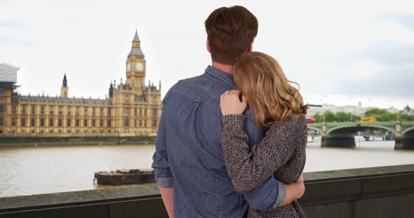 Rear View Loving Young Couple Looking Out River Thames London — Stock Photo, Image