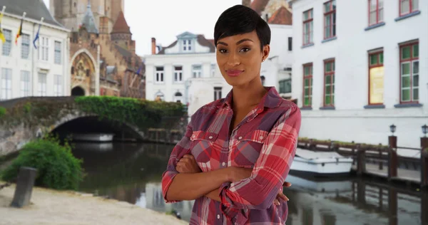 Alegre Sorridente Jovem Negra Bruges Bélgica Posando Para Retrato — Fotografia de Stock