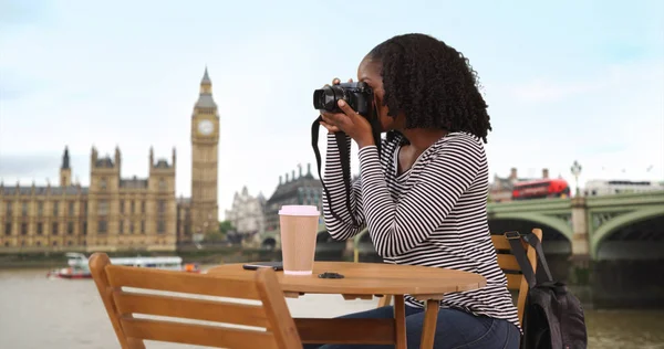 Smiling Black Female Sits Table River Thames Taking Photos Camera — Stock Photo, Image