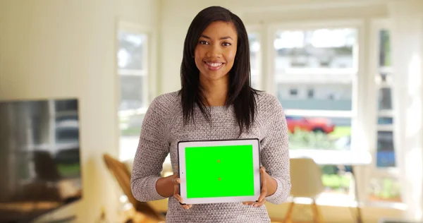 Porträt Einer Schwarzen Frau Mit Tablet Und Grünem Bildschirm Für — Stockfoto