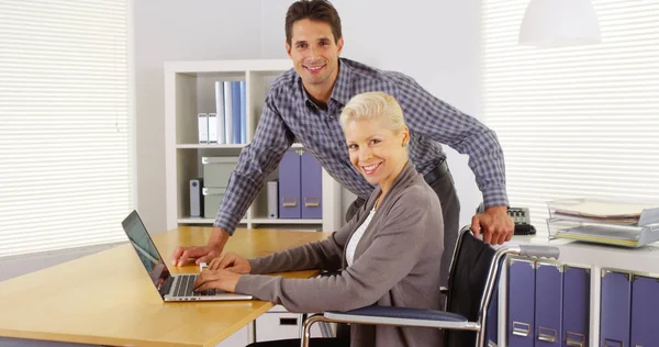 Joyeuses Entreprisesvapeur Travail Dans Bureau — Photo