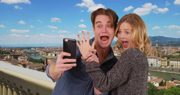 Newly Engaged Couple Taking Selfie Florence Smiling Laughing — Stock Photo, Image