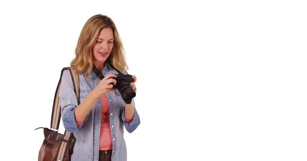 Vriendelijke Vrouwelijke Toerist Fotograaf Nemen Foto Van Persoon — Stockfoto