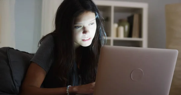 College Student Staying Late Writing Her Paper Laptop — Stock Photo, Image