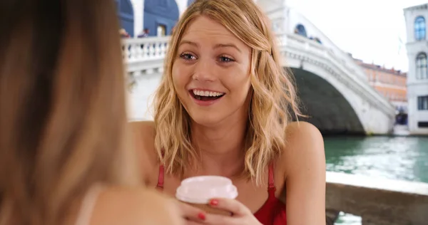 Cute Caucasian Girl Chatting Friend Rialto Bridge Venice Italy — Stock Photo, Image